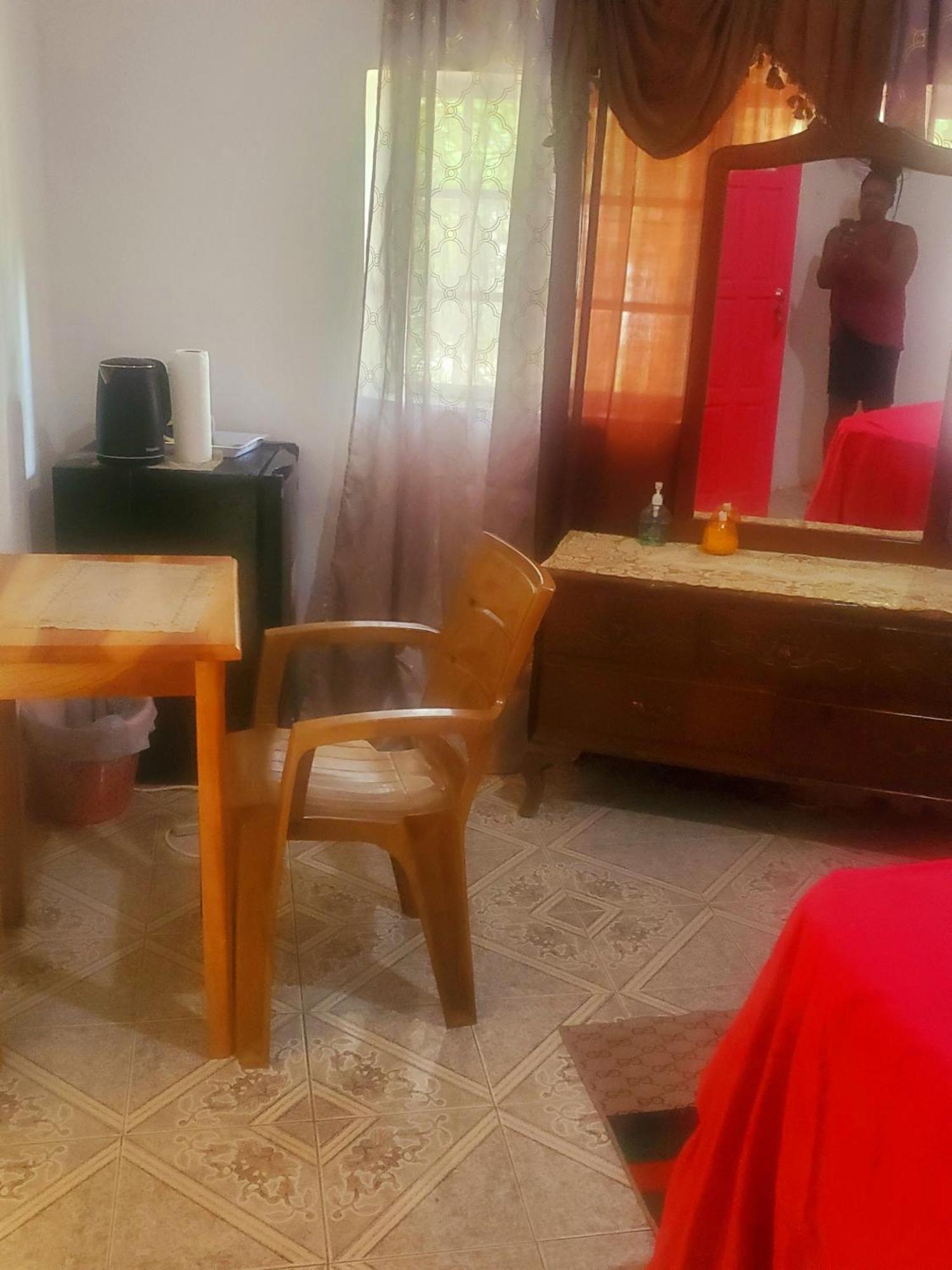 Fay Guest House ネグリル 部屋 写真